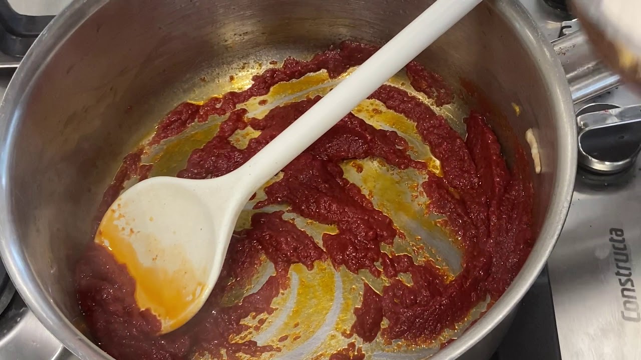 Het maken van een tomatensoep