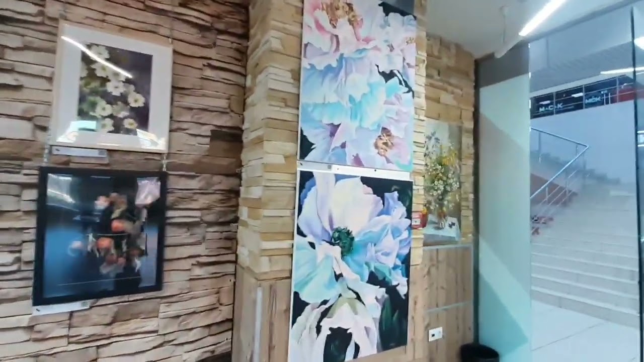 "Лепестки", выставка в московской галерее "Художники Чертанова" в 2023 г 