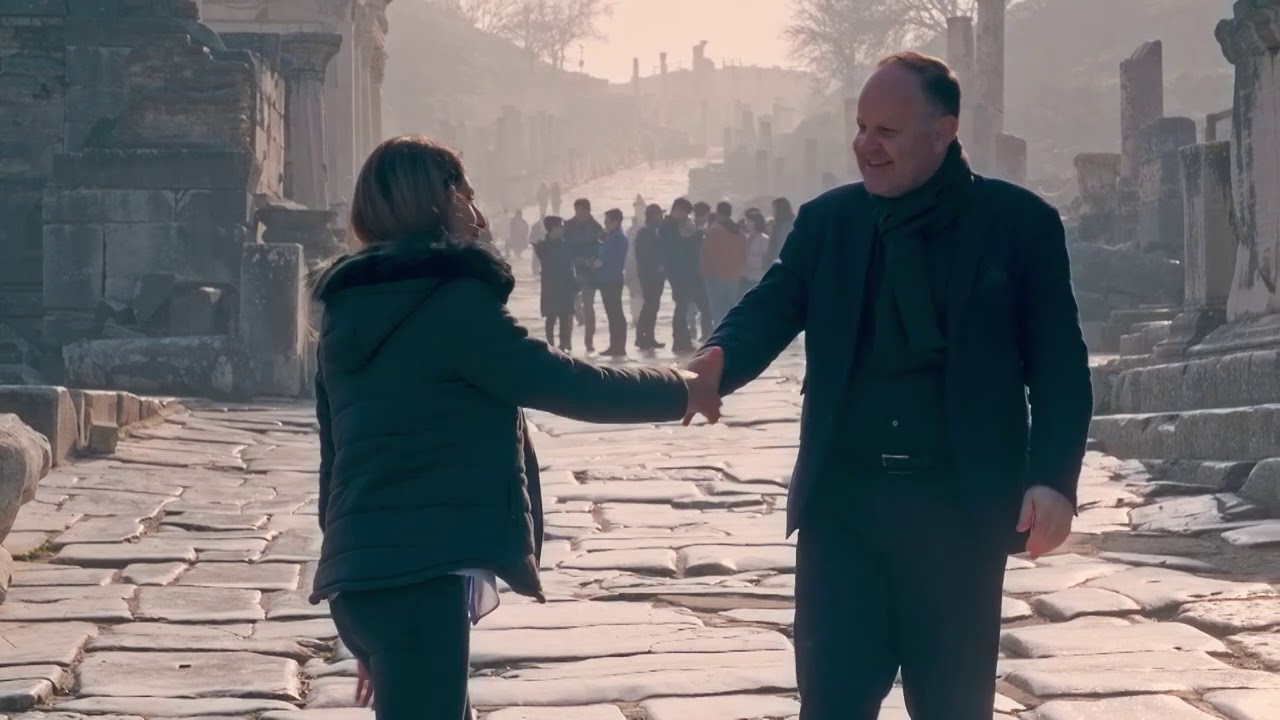 Przewodniczka opowiedziała o najważniejszych miejscach w Efezie [Święte miejsca.Turcja ]