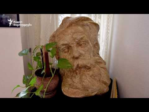 გალაკტიონის კედელზე მიბმული ფანქარი