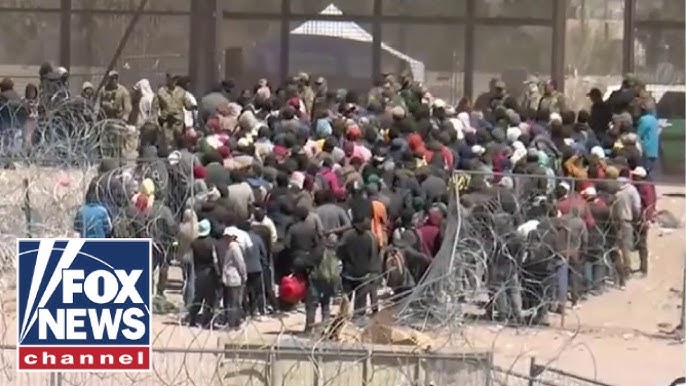 Watch Hundreds Of Migrants Breach Razor And Rush The Us Border