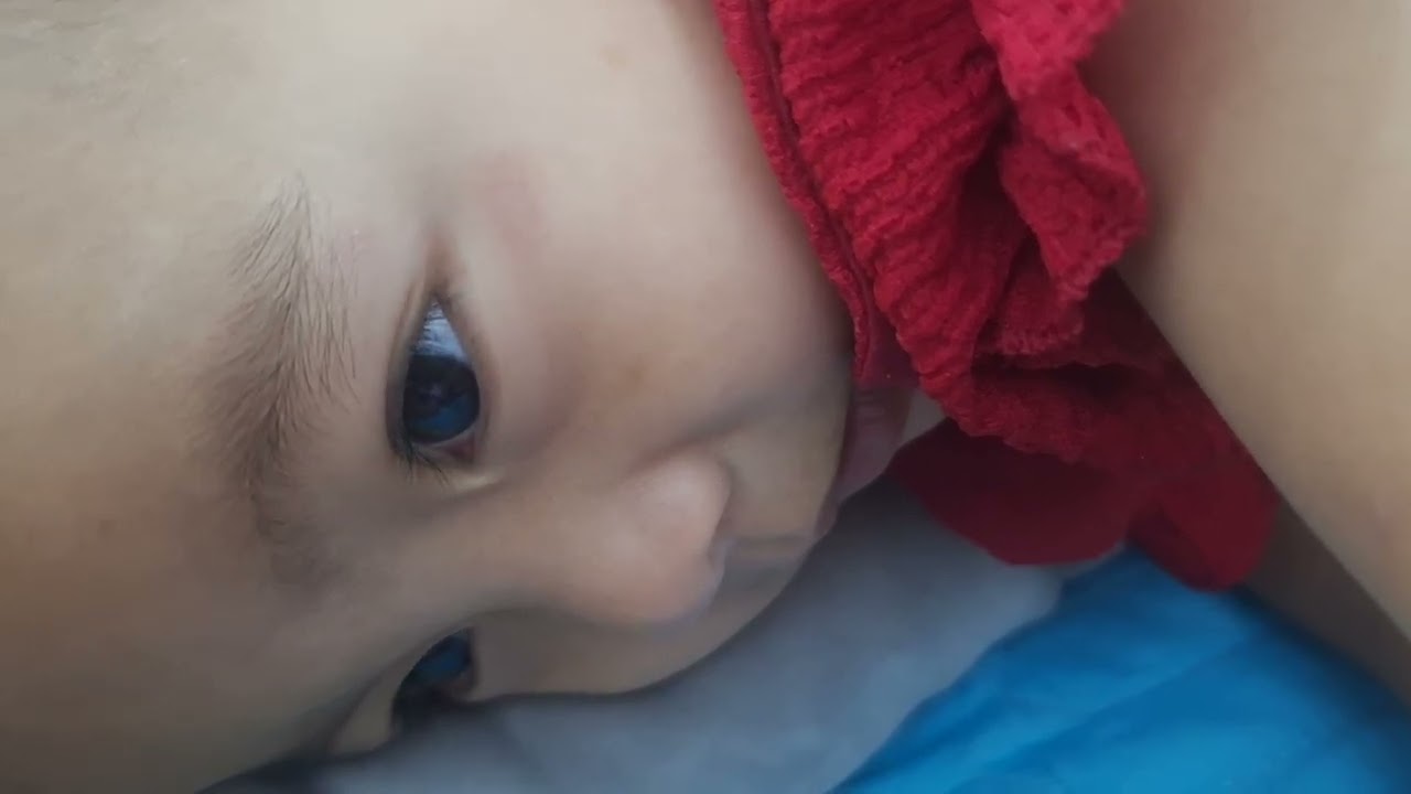 แม่อย่าชวนหนูคุยอีกเลยหนูไม่ไหวเเล้ว😴😴ง่วงเเล้ว #ลูกสาวของบ้าน #baby 