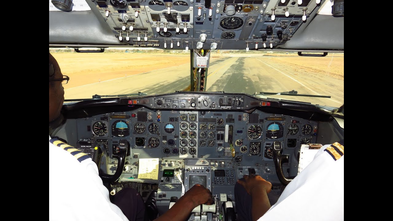 Air Zimbabwe 7372N0/Adv Cockpit Approach & Landing Rwy 13 at