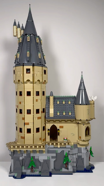 LEGO Harry Potter Hogwarts Castle: The Main Tower!