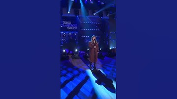 Thumbnail of Kelly Clarkson Covers Leave The Door Open By Silk Sonic