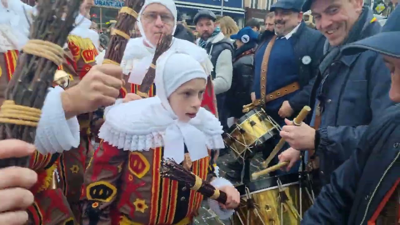 #2023 les gilles de binche mardi gras au matin