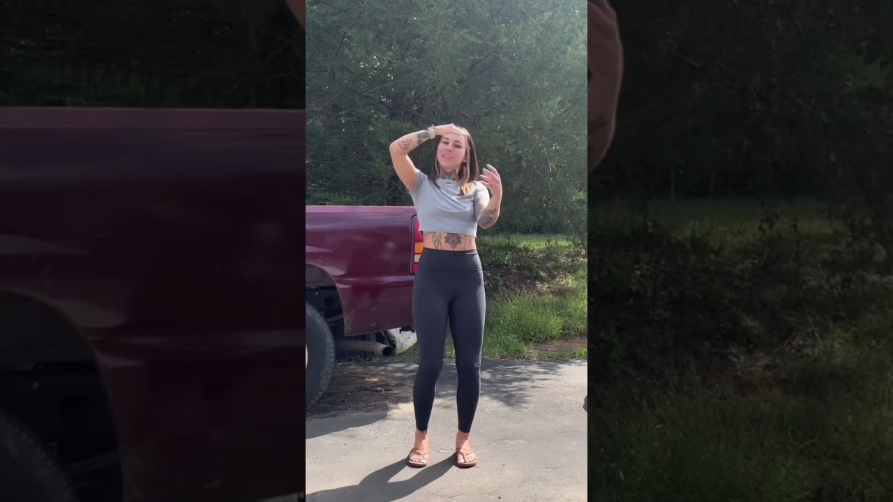 No accessories, just tattoossss