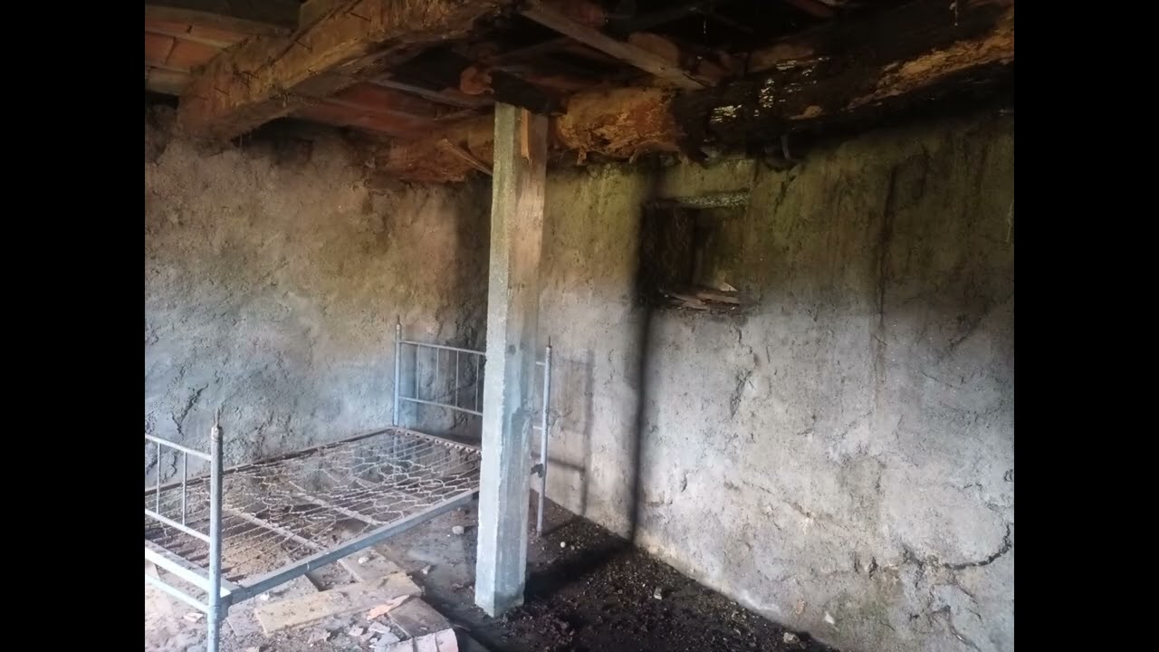 Moradias (2) para restauro em Rio Frio - AVV