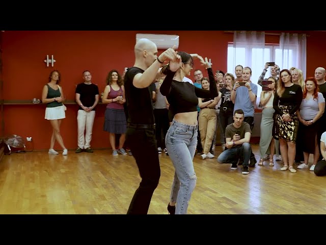 bachata demo

www.studiostolarna.cz