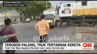 Terobos Palang, Truk Tertabrak Kereta