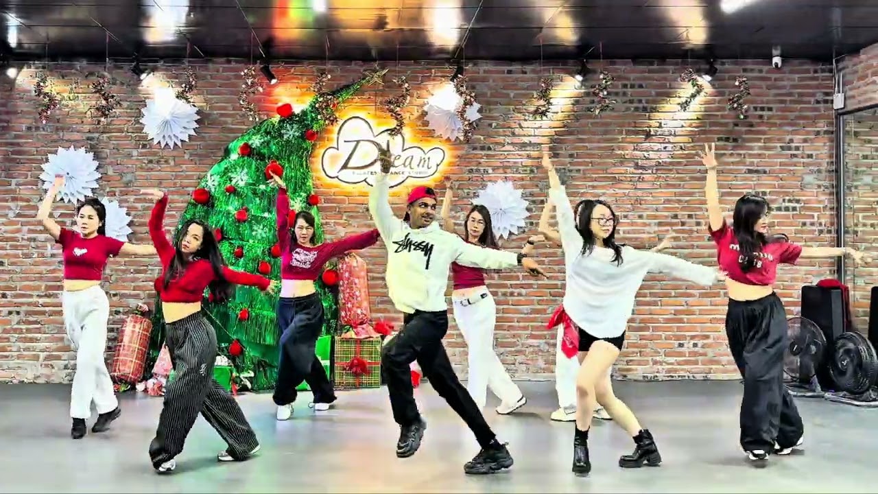A NONSENSE CHRISTMAS - Sabrina Carpenter | Dance | DREAM STUDIO