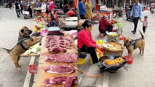 The highly intelligent dog helps his owner buy meat and breakfast🥩