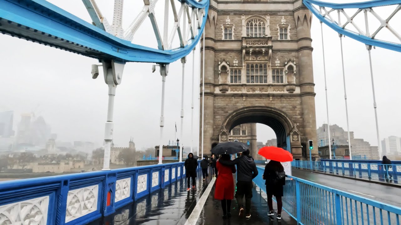 Borough Market, Tower Bridge on Rainy Day - London Rain Walk [4K]
