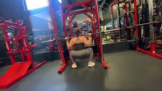 Smith machine pause squat