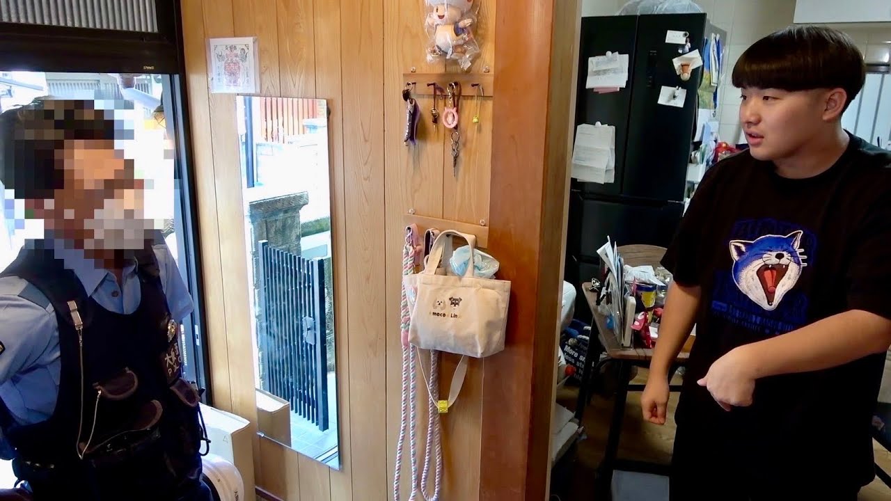 警察がガードマンの家に来ました