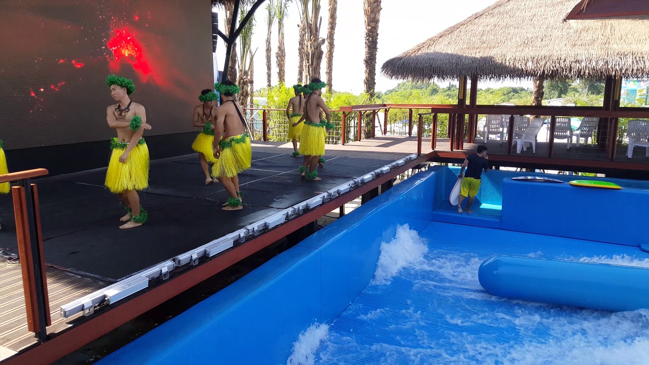 Flo Rider Cartoon Pro Tricks on the FlowRider at Cartoon Network Amazone Waterpark in ...