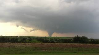 Tornado near Waynoka , Oklahoma April 14 2012