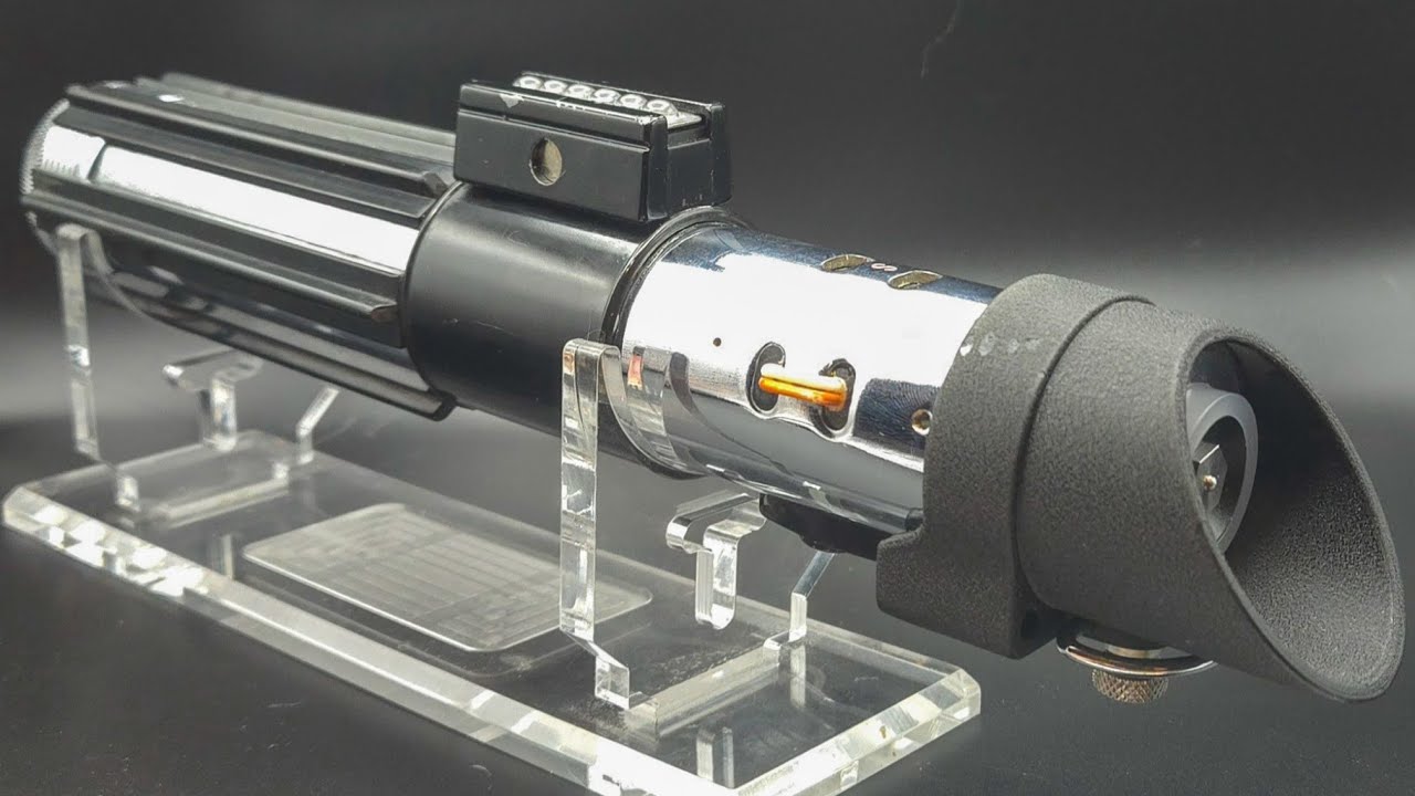 Reviewing the 2005 Master Replicas Darth Vader Lightsaber (Proffie
