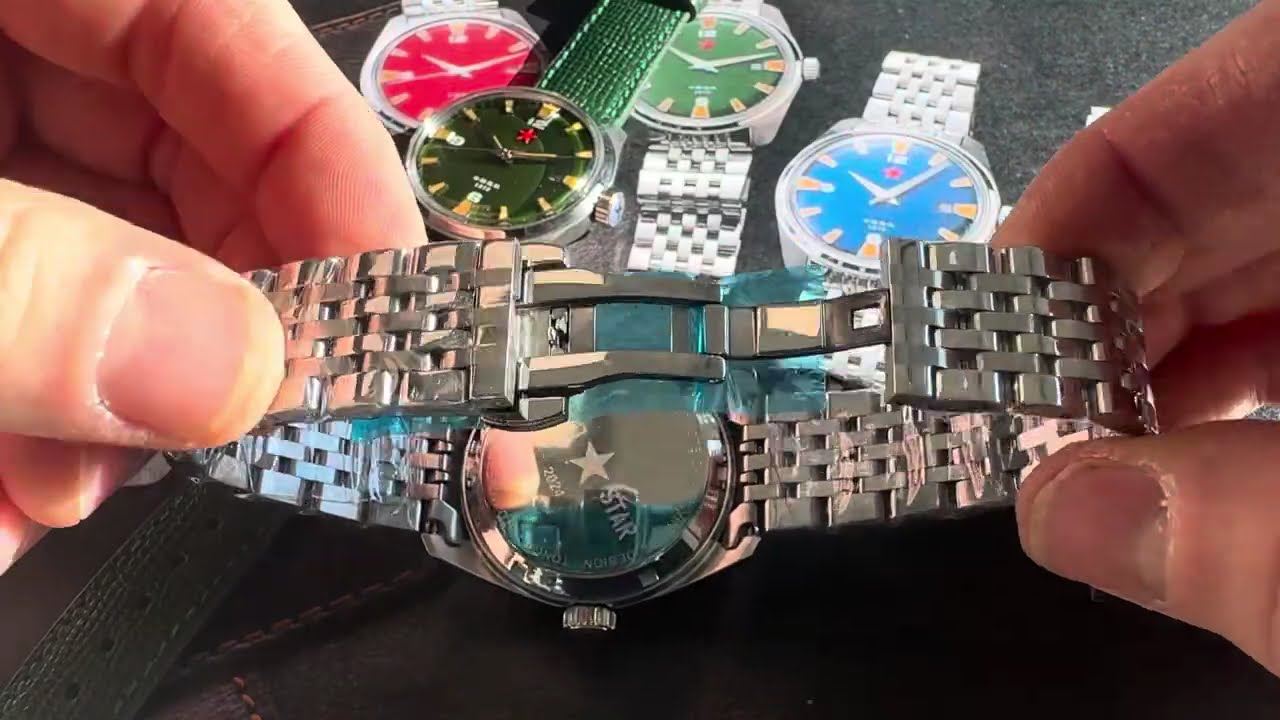 Red Star 1972 Tongji Automatic Nr. 8827G-C - GREEN DIAL - Dandong