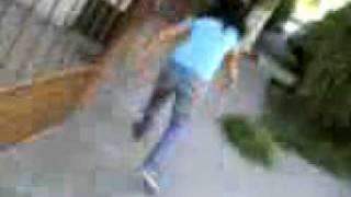 perlaa caminando comoo chango xD