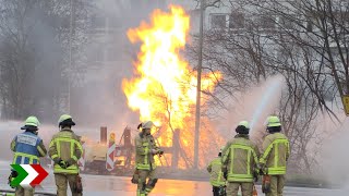 Feuerball in Duisburg: Gasleitung und LKW in Brand Feuerball in Duisburg: Gasleitung und LKW in Brand