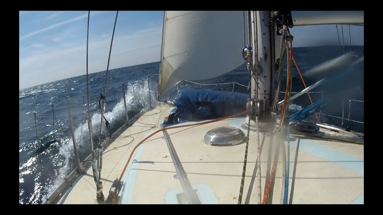 Sailing at the end of April in 35 to 40 kts