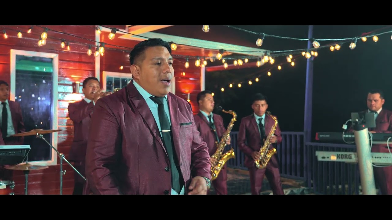 Agrupación Mira - Vivo Por Fe (Video Oficial)