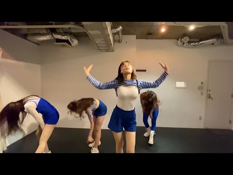 巨乳 女子大生 乳揺れ ハミ尻 ハミパン