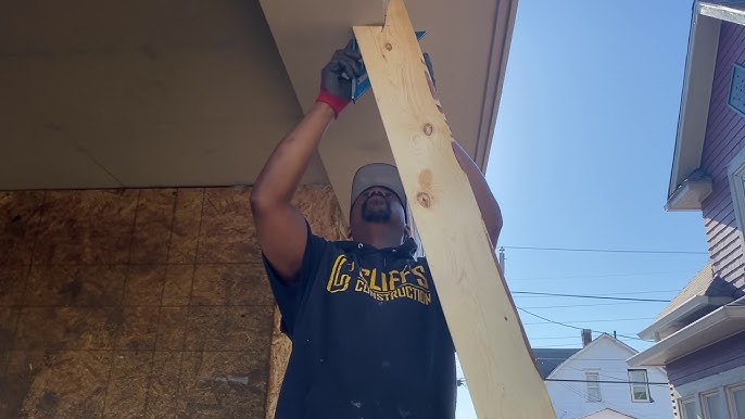 Jacking Up a Porch Roof at a Side Wall - YouTube