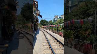 End of train street in Hanoï #vietnam #hanoi #train