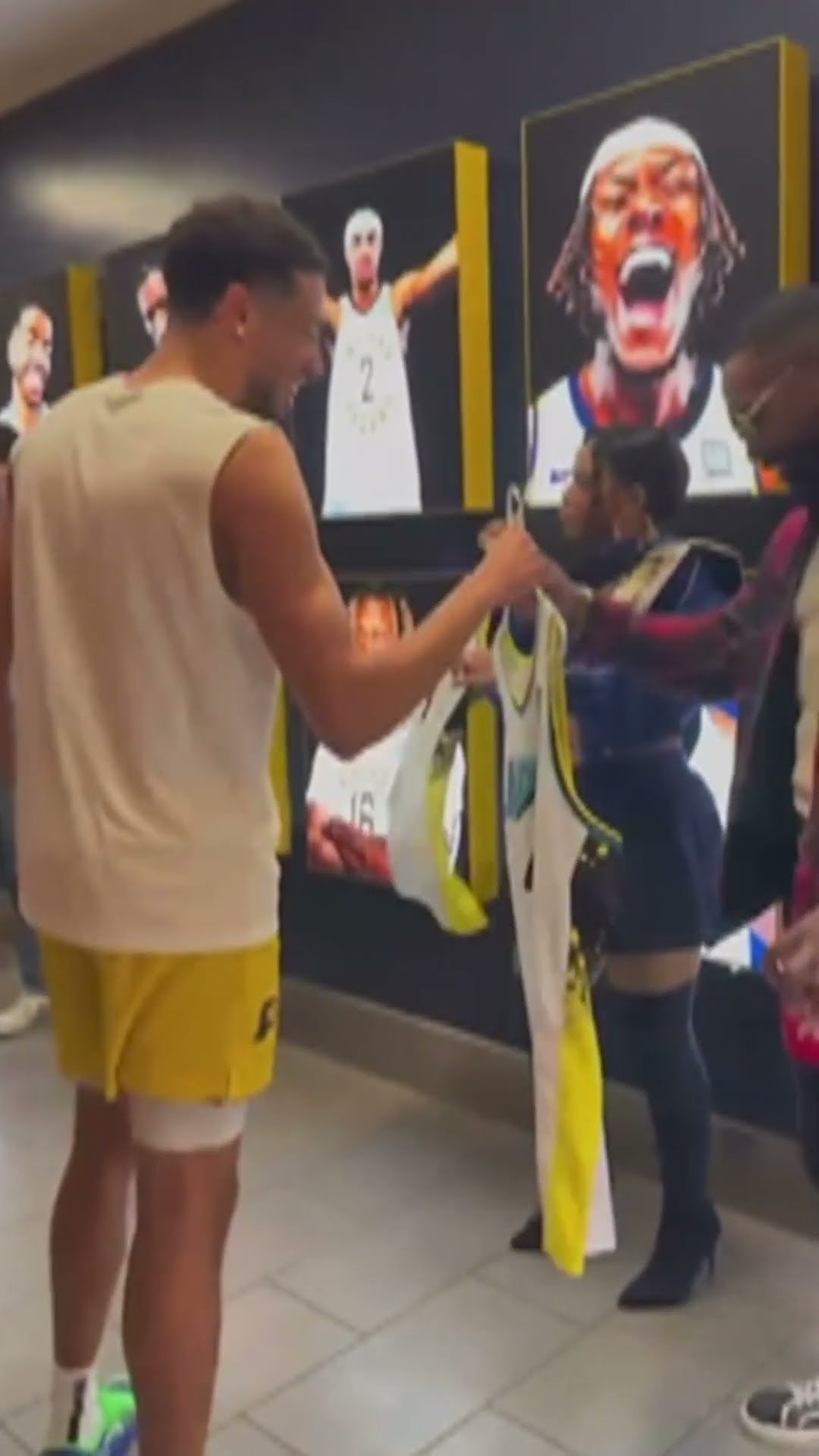 Tyrese Haliburton gifts jerseys to WWE's Bianca Belair and Montez Ford (via pacers/X)