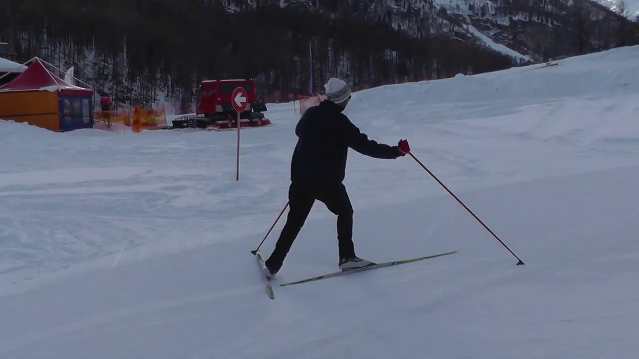 Sci di fondo. Sci da Telemark. Piacevoli sciate a tallone libero in neve fresca a Rhemes Notre Dame