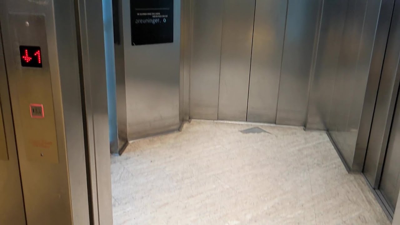 Vestner scenic hydraulic elevator at Breuninger in Reutlingen