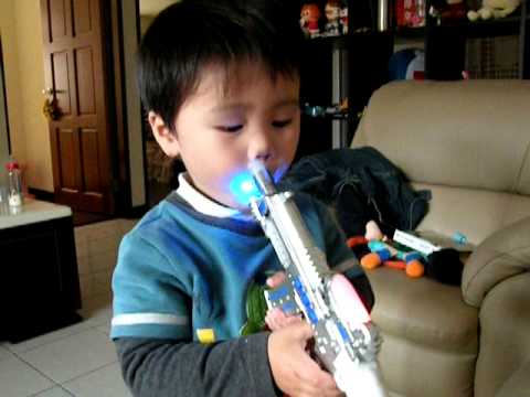 20110409其實我只是在按摩鼻子啦(2Y4M)