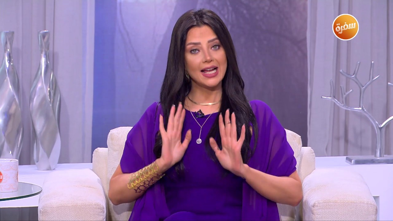 خطيبي عاوزني ابقى زي الفنانات.. ورد فعل مضحك من رضوى الشربيني  | هي وبس