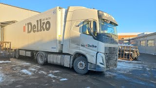 Принял Volvo FH у сменщика. Уральские горы засыпает снегом. Дырявая М5.