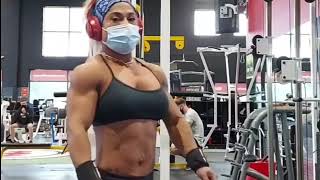 Amazing Female Bodybuilder Physics Athlete