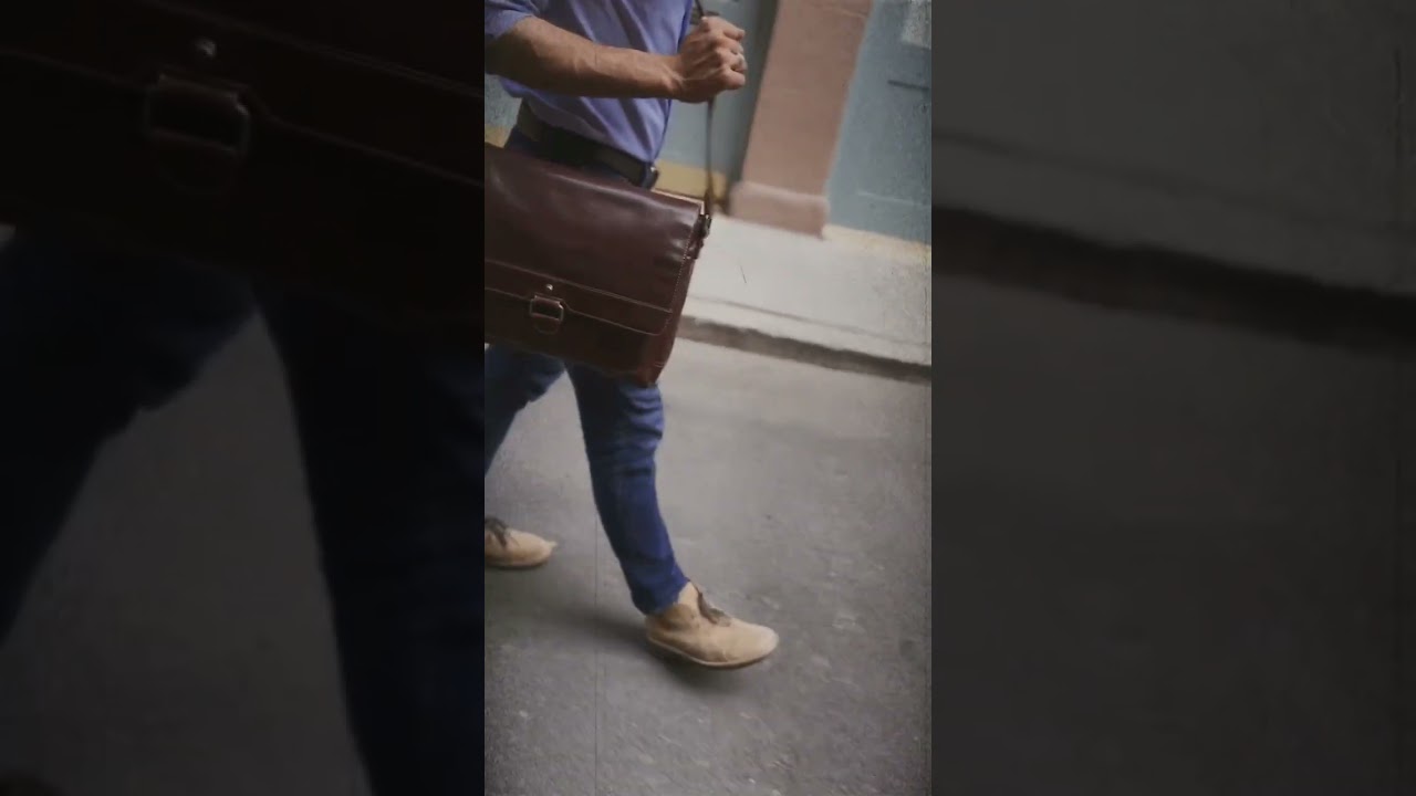 Voyager Messenger Bag 