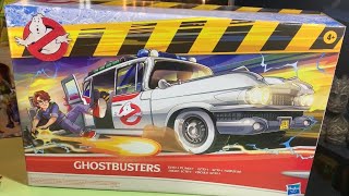 Ecto-1 Ghostbusters Afterlife Car with Egon Spengler, Peter Venkman & Ray Stanz Figure Spotlights