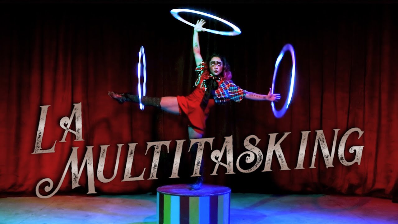 Guarda Nana Cantú - La Multitasking (Videoclip Oficial) su YouTube Guarda Nana Cantú - La Multitasking (Videoclip Oficial) su YouTube