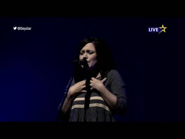 I Am not alone - Kari Jobe class=