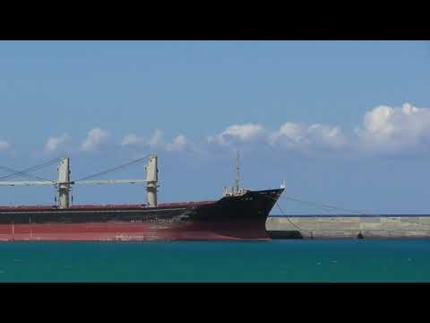 Βίντεο: Πλοίο στην ακτή