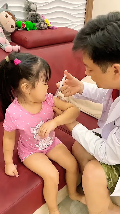 Who else is so afraid of injection? 😤😱#shorts #vrial  LeoNata family