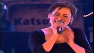 Video thumbnail of "Nylon Beat - Valehtelija @ Telvis Gaala 1999"