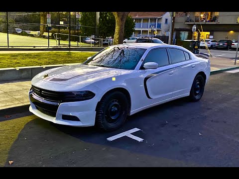 Vidéo: Pourquoi la police a-t-elle des Dodge Charger ?