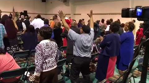 Luther Barnes & Sunset Jubliaires “He Keeps on blessing me” pt1