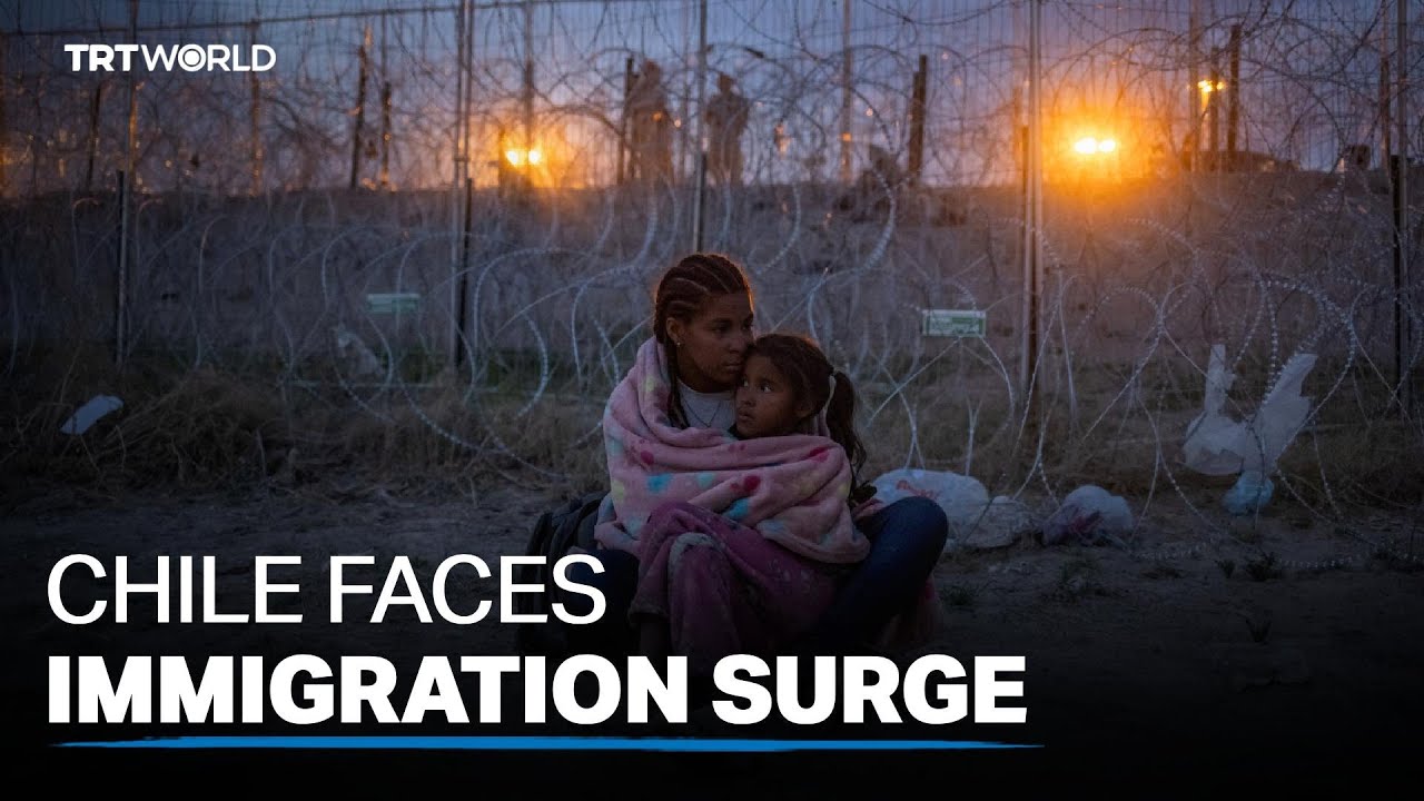 Venezuelan migrants pour across Chile border