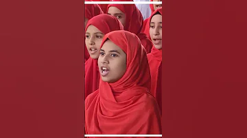 فتاة تتغنى من القلب نفديك يا يمن 