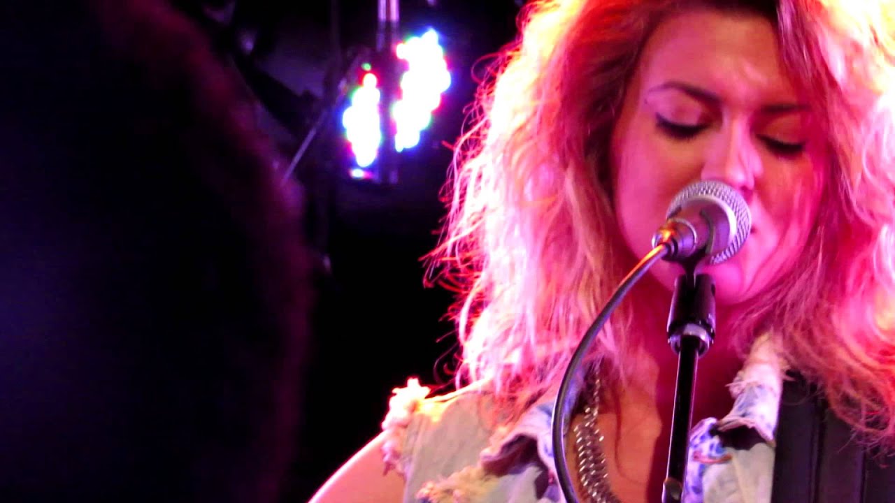 Tori Kelly - Suit & Tie (Live in Nashville)