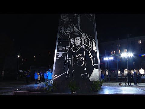 В Ярославле открыли стелу «Город трудовой доблести»